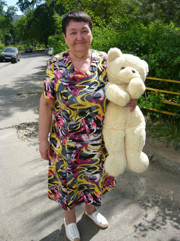 Махмутова Айсылу  «Дочери моей уже 24 года, а она до сих коллекционирует плюшевых медведей. Вот купила ей. Люблю делать приятное своему большому ребёнку.»
