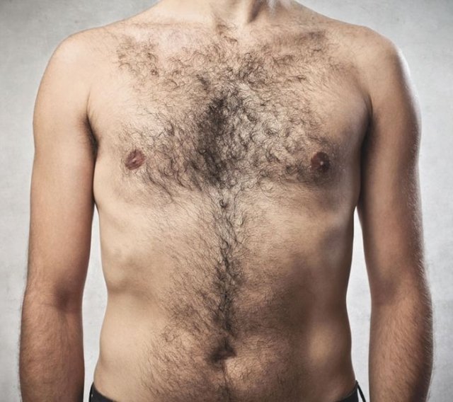 Безволосый, голый, лысый: где проведут эпиляцию мужской груди, нежно