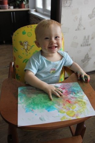 Рома Борисенков, 10 месяцев: «Рисование - самое увлекательное занятие!»