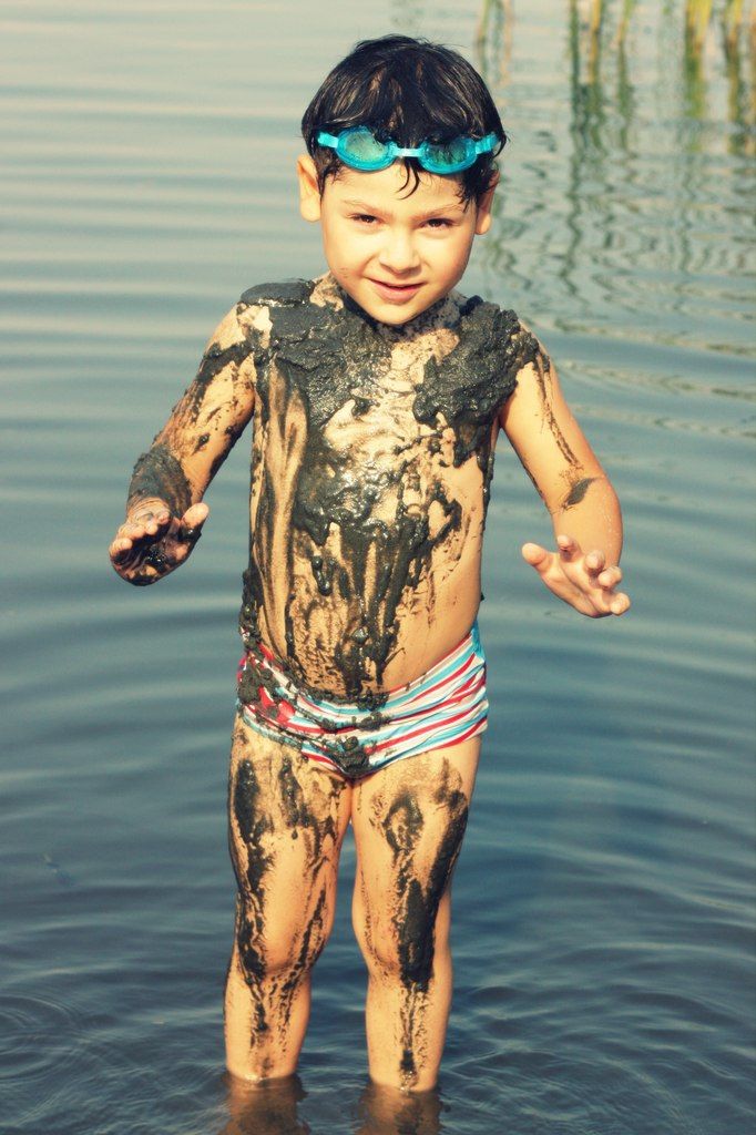 Саша, маленький чумазик, 5 лет: «Я водяной, я водяной — это про нас!»