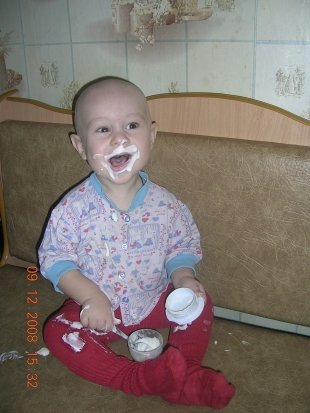 Артур Вихарев, 2 года. «Сметаны маловато будет...:)»