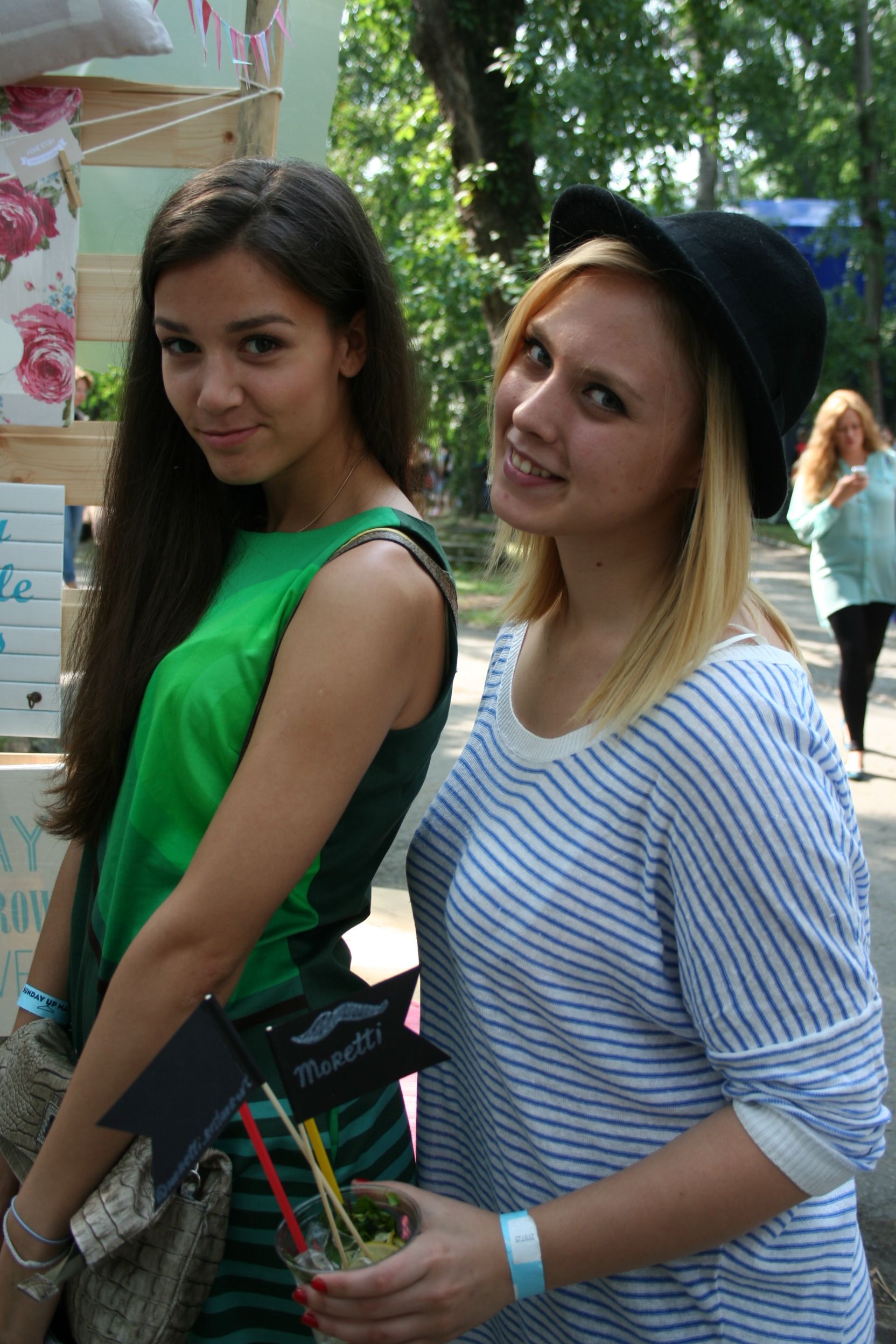 Студенточки 18. Студентки летом. Русские студентки летом вместе.