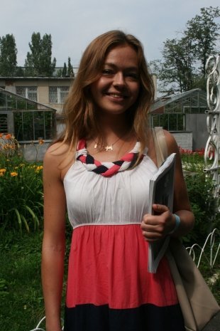Дарья Феофилактова, 26 лет, архитектор: – Планирую провести лето выездом на природу: бурным последним купанием, шашлыками и рыбалкой.
