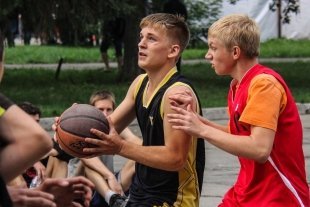 «Оранжевый мяч» в Екатеринбурге собрал более 500 участников