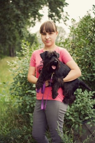 Ирина, 13 лет, школьница. Собака: цвергшнауцер. «Хочу суперсилу превращать предметы в животных. Собаке – послушание...РЯДОМ!»