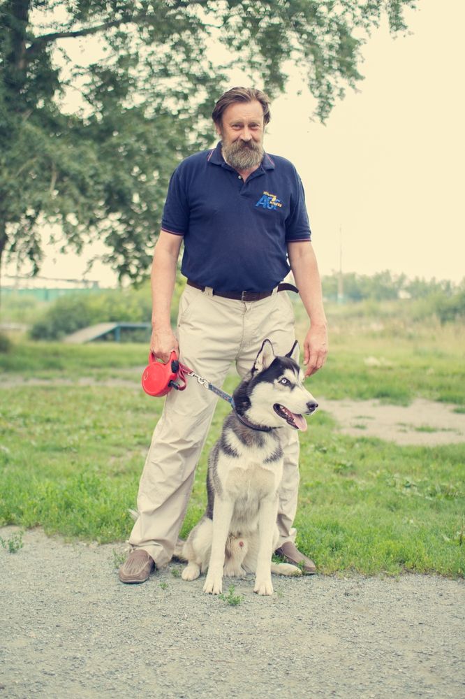 Сергей Коновалов, 57 лет, кинолог ДОСААФ. Собака: хаски. «Подготовить чемпионов мира по дрессировке – в России сейчас это суперспособность. А для собаки? А для какой? У меня их 15».