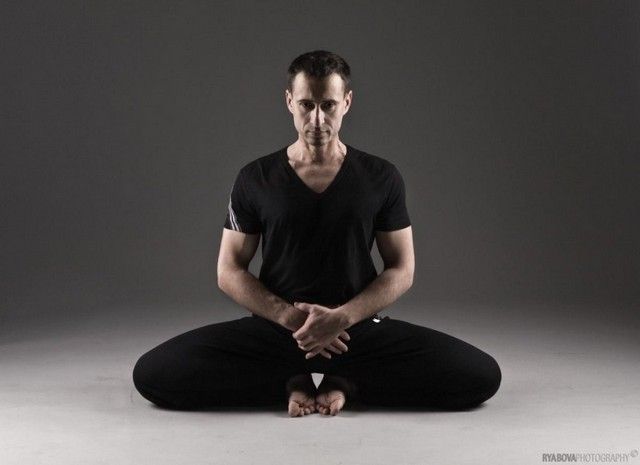 Родион Жуков, 43 (Йога Y23): "Осознанная практика: дыхание, движение, контроль ума и тела. Ежи всех стран!!! Осознавайте!"