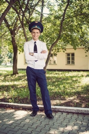 Сергей, 25 лет, летчик, звание: старший лейтенант: «Если бы я не стал летчиком, то военным в другой стихии. Это мое». 