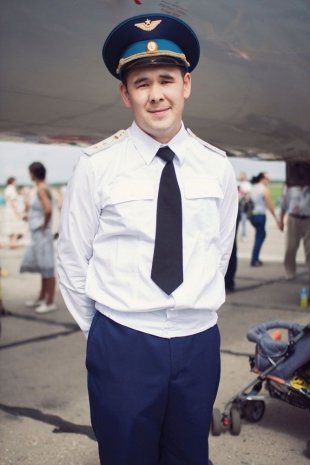   Руслан Шагиахметов, 27 лет, техник по автоматике, звание: прапорщик: «Работа — мечта: с детства люблю самолеты».