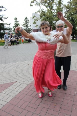 Зинаида Степановна, 59 лет Пенсионерка Больше всего дух захватывают полные магии восточные танцы. Впрочем, удовольствие мне дарит любой танец.