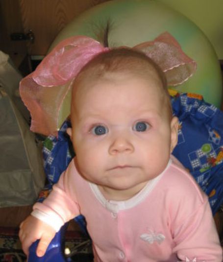 Лера Чемякина (на фото 6 мес.)