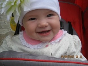 На фото Дмитричева Регина, в возрасте 7 месяцев.