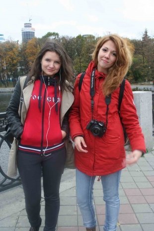 Ксения и Ольга, 19 лет, студентки УрГППУ и УрГУПС: – Пьем чай с лимоном, а так особо профилактикой не занимаемся. Здоровье вроде и так крепкое.