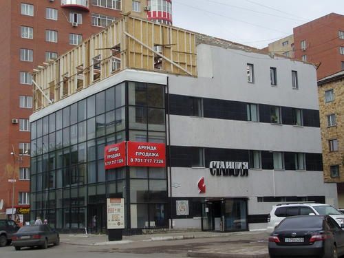 БЦ "Сторцофф" лишился вывески и стал на один этаж выше.