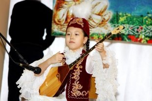 Бекарыстанова Альнура,http://kaztube.kz/ru/video/101872 
