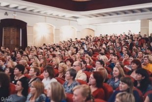 «Дамские угодники» выступили в ДК ЖД