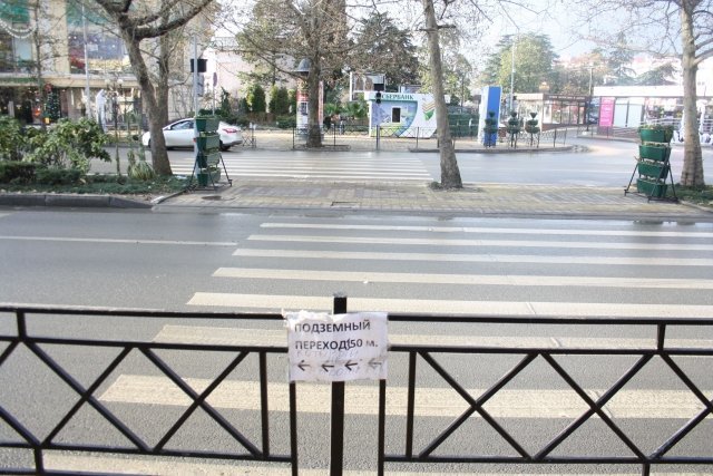 Переход на Платановой аллее заварили, а после Олимпиады здесь будут строить подземный переход
