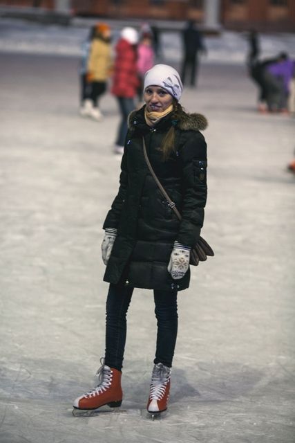 Елизавета, студент-социолог. Только начинает кататься. Счастье жизни — в движении. Катание на коньках разнообразит жизнь: сплошь необычные ощущения и новые эмоции.»