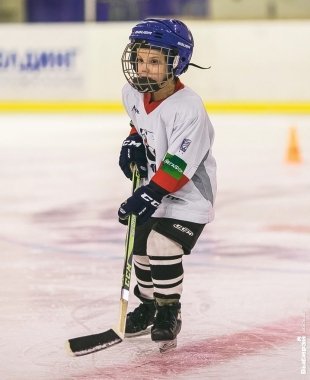 Платон, 7 лет (первоклассник): «Собираюсь отдохнуть на море, а еще подтянуть свое катание в каком-нибудь хоккейном лагере».