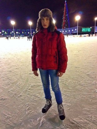 Булат Назиков – Очень люблю лыжи! Поэтому буду болеть за биатлон. Хотелось бы еще купить шарф «Сочи».
