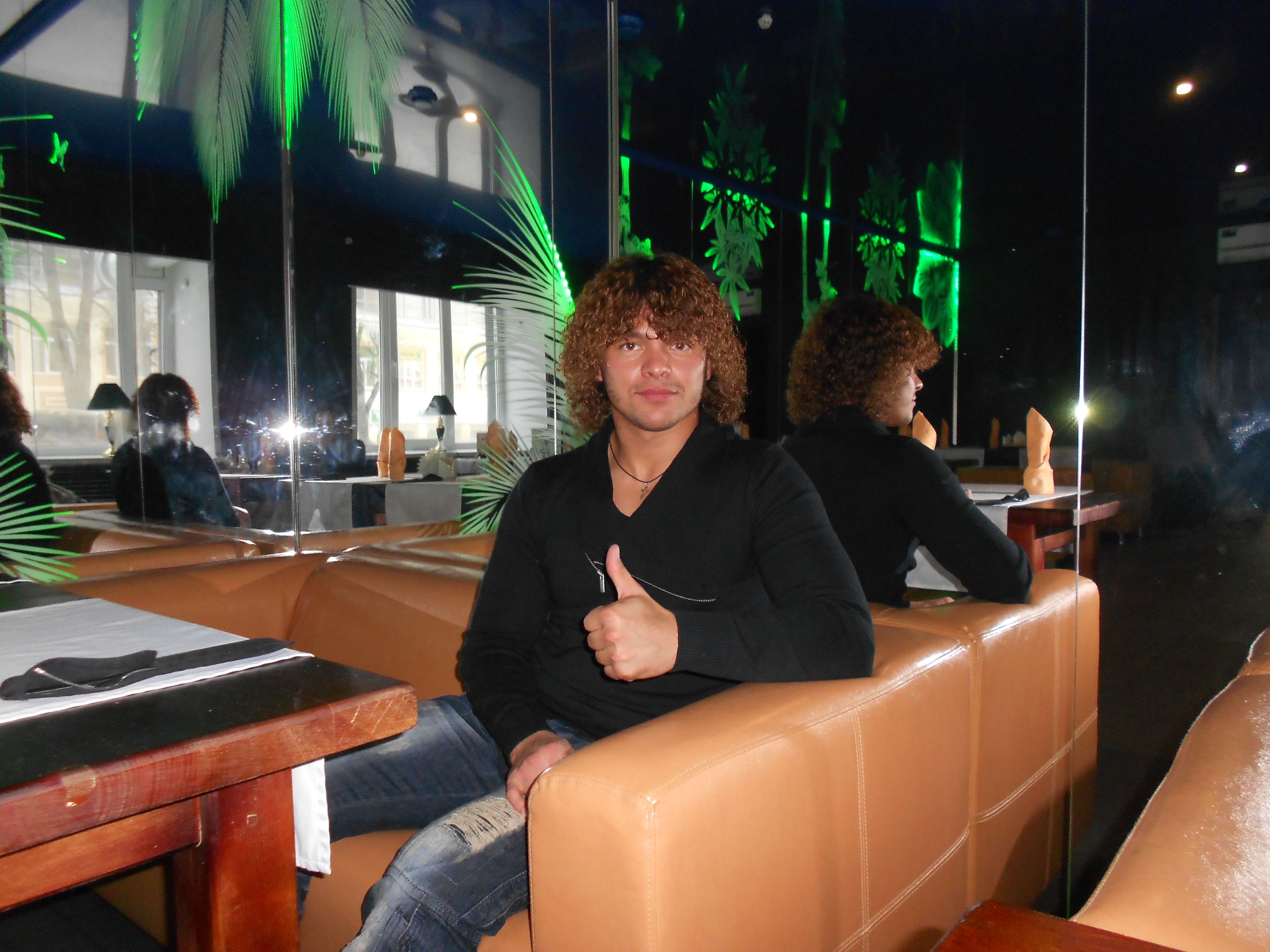 александр нефрит шоу. александр нефрит. нефрит певец. александр нефрит чебоксары. александр нефрит шоу.