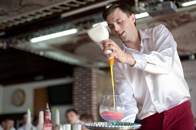 В честь «Дня бармена» в Екатеринбурге действует бесплатный каток, боулинг и чемпионат «Мафии»