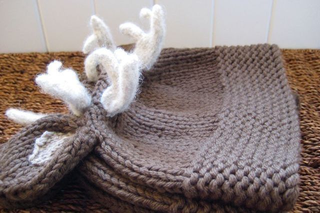 Последний зимний подарок: кто по-быстрому поможет связать свитер с оленями
