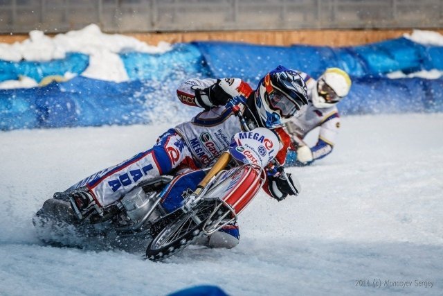Гонщики «Мега-Лады» стали серебряными призерами чемпионата по мотогонкам на льду