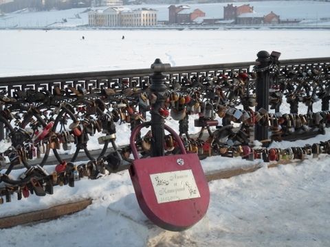 Кажется, кто-то перебрал с проявлением чувств у памятника Дерябину.