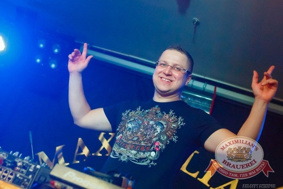 «Дыхание ночи»: Dj Роман Жуков в «Максимилианс»