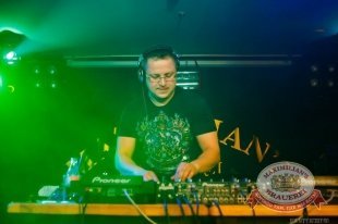 «Дыхание ночи»: Dj Роман Жуков в «Максимилианс»