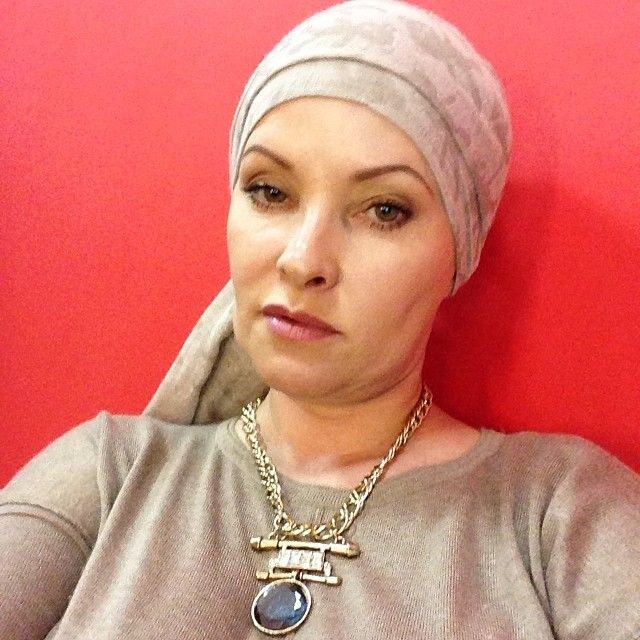 Анна Микушина, 42 года, стилист-имиджмейкер, съемка в фотостудии под названием «Весенняя провокация»: – Сзади роскошный красный фон, на котором позируют наши модели. Не смогла удержаться и сфотографировала себя на этом фоне.