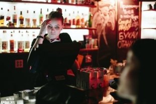 В Boris bar прошла вечеринка мужчин в бабочках 