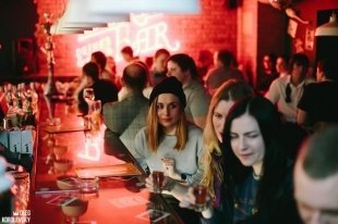 В Boris bar прошла вечеринка мужчин в бабочках 