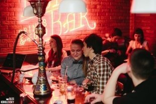 В Boris bar прошла вечеринка мужчин в бабочках 