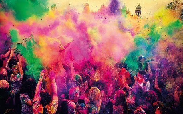Фестиваль красок «Холи» пройдет 28 июня на стадионе «Юность» в Екатеринбурге