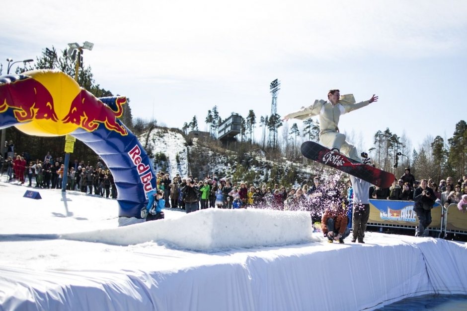 Аква-шоу Red Bull Jump & Freeze