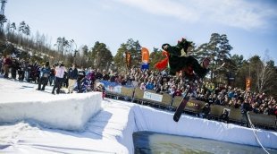 Аква-шоу Red Bull Jump & Freeze