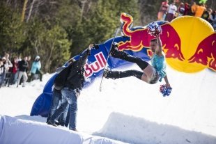 Аква-шоу Red Bull Jump & Freeze