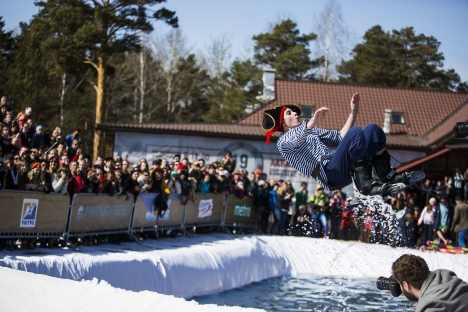 Аква-шоу Red Bull Jump & Freeze