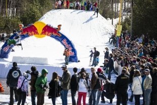 Аква-шоу Red Bull Jump & Freeze