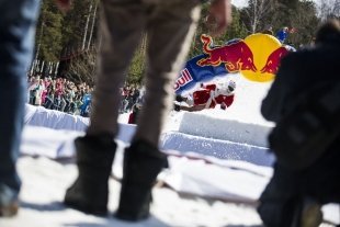 Аква-шоу Red Bull Jump & Freeze