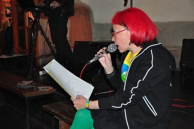 Наташа Романова зачитает стихи