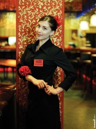 Валерия, 18, официантка, ресторан «Platon». Учусь в университете, там занимаюсь современными танцами. В общем, веду активный образ жизни.