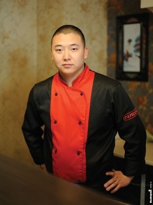 Николай, 25, повар-сушист, демократичный ресторан японской кухни «Naomi». В принципе, как такового хобби нет — времени не хватает.