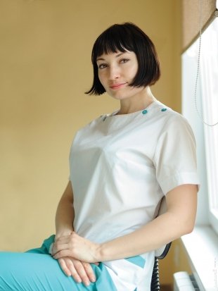 Оксана, 35, врач-дерматолог, косметолог I категории, студия лазерной косметологии «Beauty Med». Провожу время с семьей и занимаюсь спортом. Люблю йогу и бег.