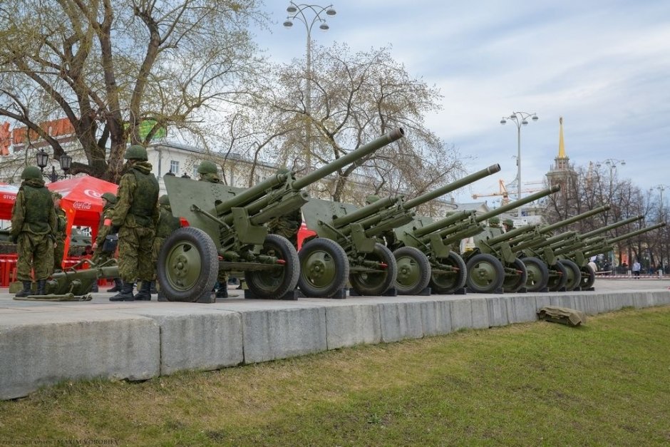 Парад 9 Мая в Екатеринбурге