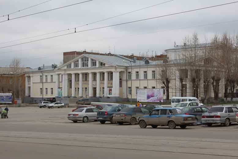 Эльмаш. ДК Эльмаш Екатеринбург. Эльмаш Орджоникидзевский район. Площадь ДК Эльмага Екатеринбург. Площадь Эльмаша Екатеринбург.