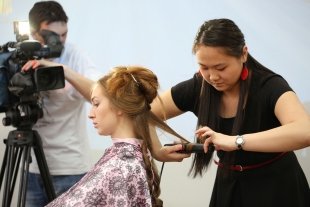 Салон красоты "Токио" рассказал участницам, как быстро и правильно сделать себе укладку, как ухаживать за волосами и пользоваться парфюмом.