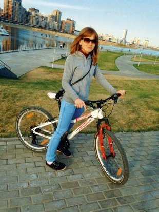 Айнура Насибуллина. Очень люблю кататься на велосипеде, поэтому решила с другом выехать в город скорее. Хорошо, что есть, где этим заняться. 